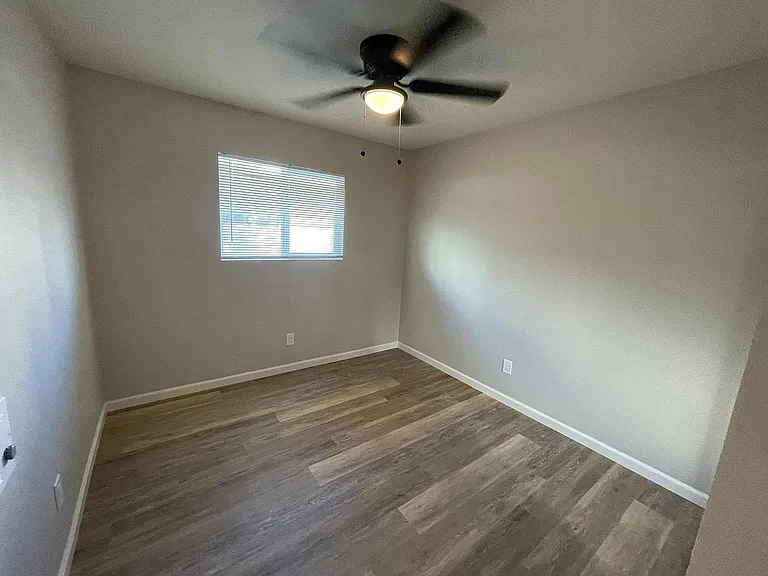 4037 Van Dyke Ave #B — Photo 17