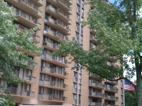 6100 Westchester Park Dr #13, College Park, MD 20740