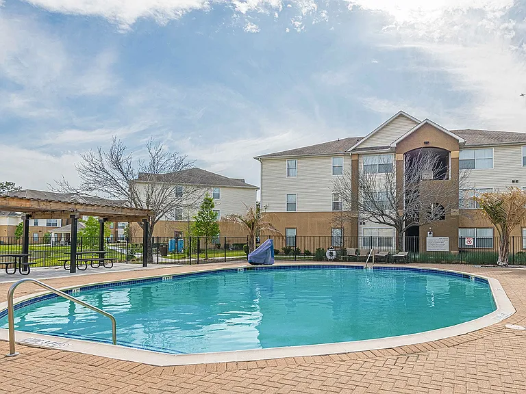 Pinewood Apartments — Photo 10