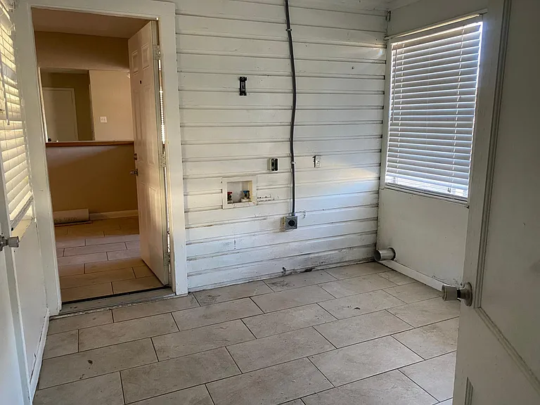 2405 Glengariff Dr — Photo 11