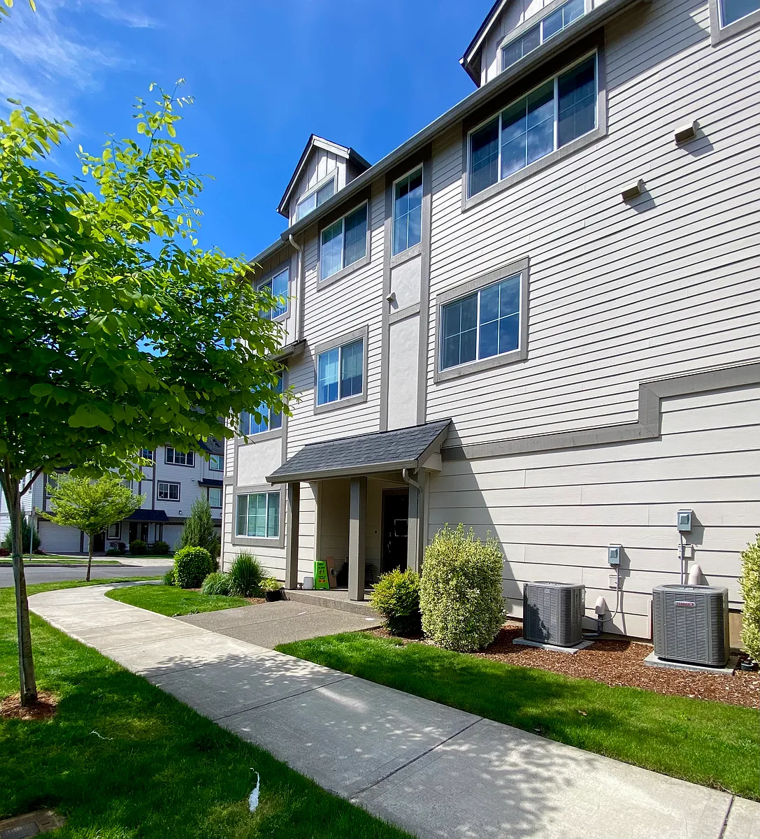 Building Photo - 17059 SW Friendly Ln