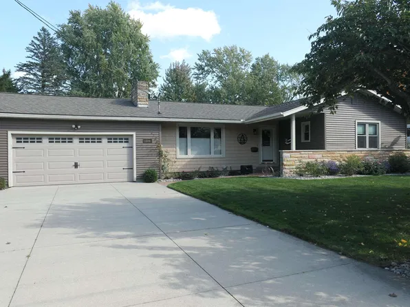 210 Pineview Dr, Alma, MI 48801