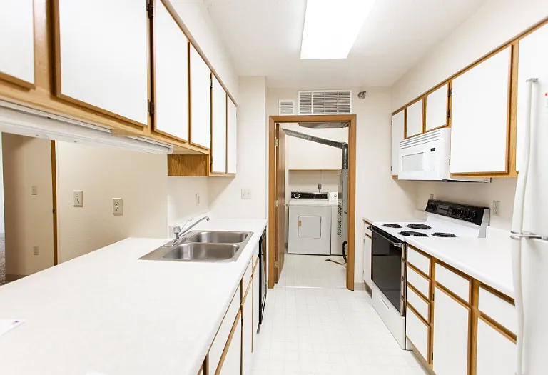 Maple Park Apartments — Photo 11
