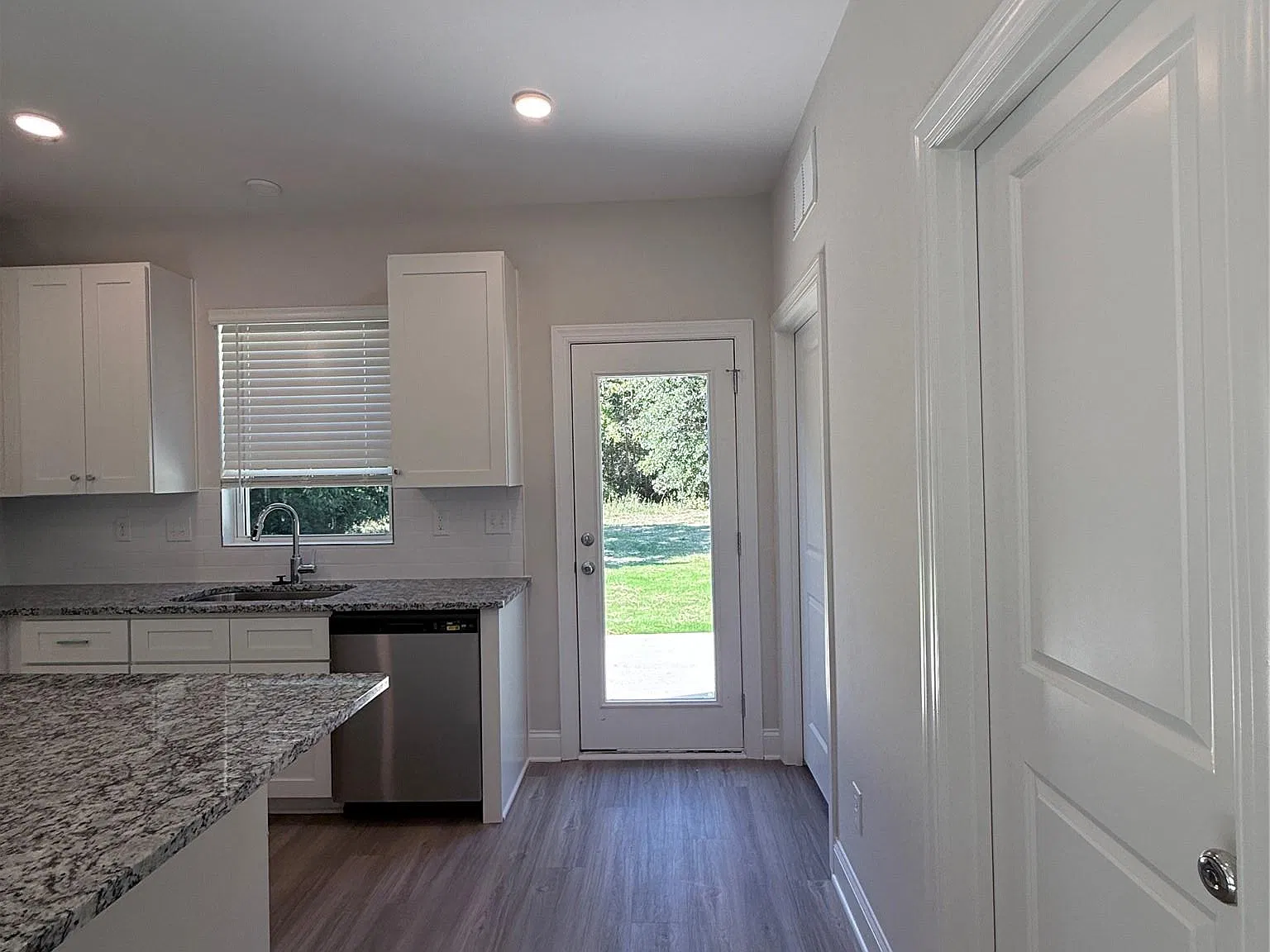 3 bed, 2.5 bath, $1,850 — Photo 4