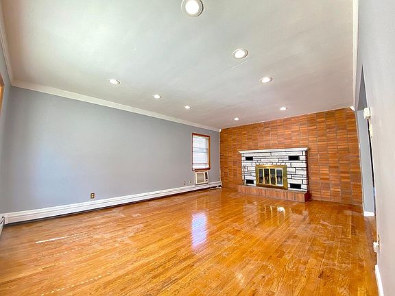 3rd image of 229 Norway Ave Floor 1