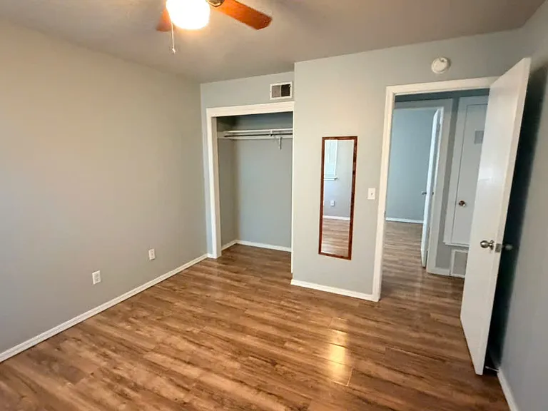 7917 S McKinley Ave — Photo 7