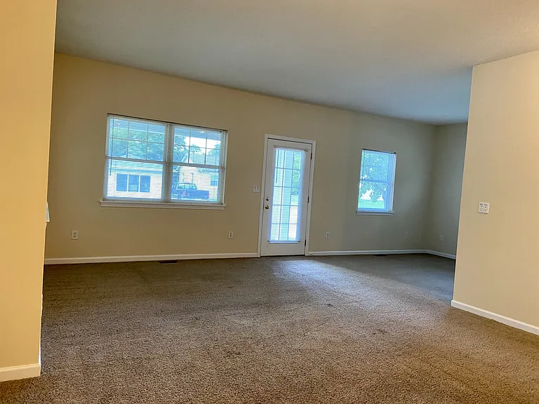 109 S Roosevelt St — Photo 3