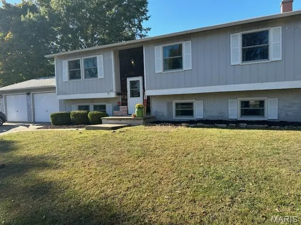 417 N Marie Ct, Staunton, IL 62088
