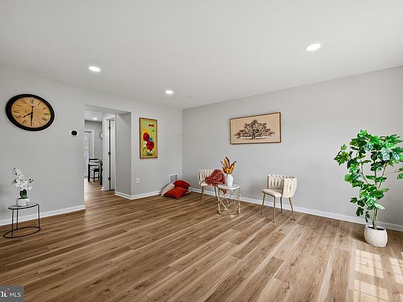 4th image of 3115 Benton Square Dr