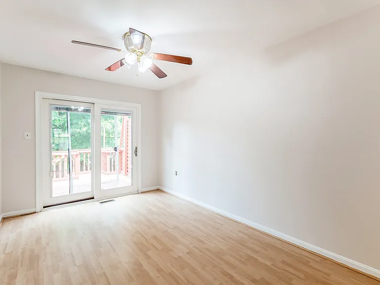 5704 Monroe St — Photo 12