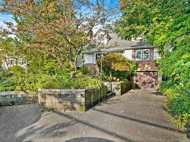 4 bed, 2.0 bath, 1750 sqft, $5,450 — Photo 2