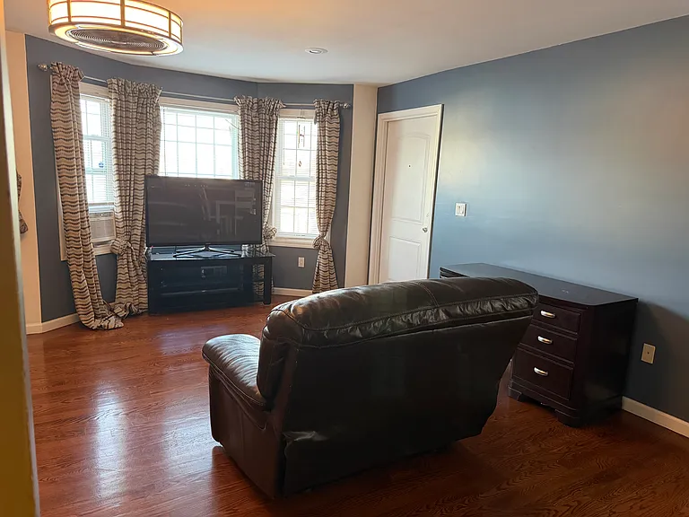 19-21 Agate Pl — Photo 8