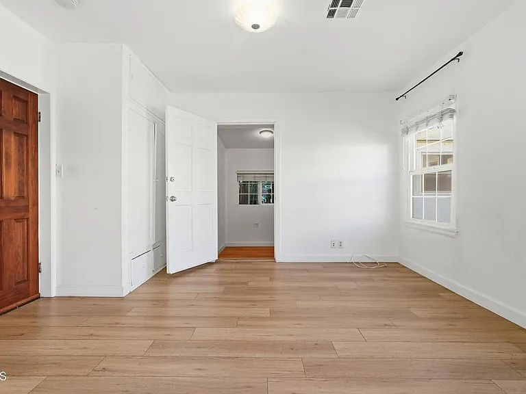 10734 Oro Vista Ave — Photo 16