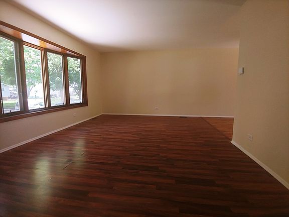 3rd image of 6856 Glenwood Ln