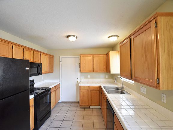 5th image of 2258 W Bowker St