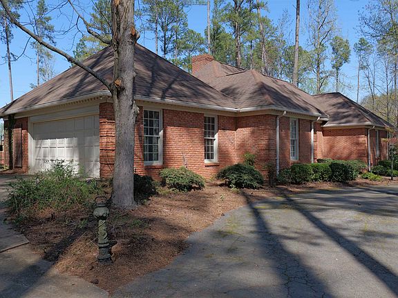3rd image of 106 Carolina Club Dr