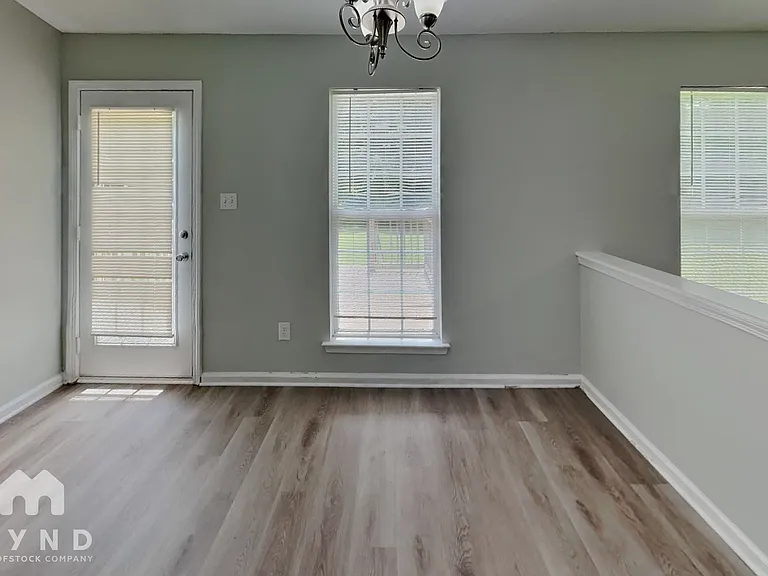 6902 Kentucky Derby Dr — Photo 10