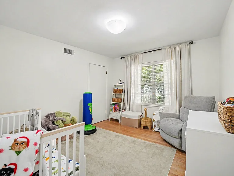 6267 Chevy Chase Dr — Photo 16