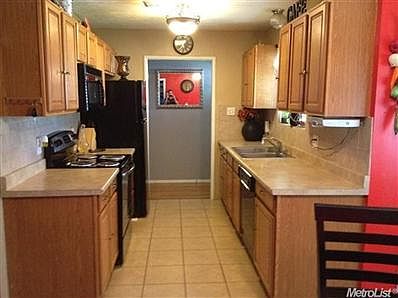 3rd image of 375 El Portal Ave
