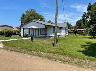 1010 E 2nd St, Forest, MS 39074