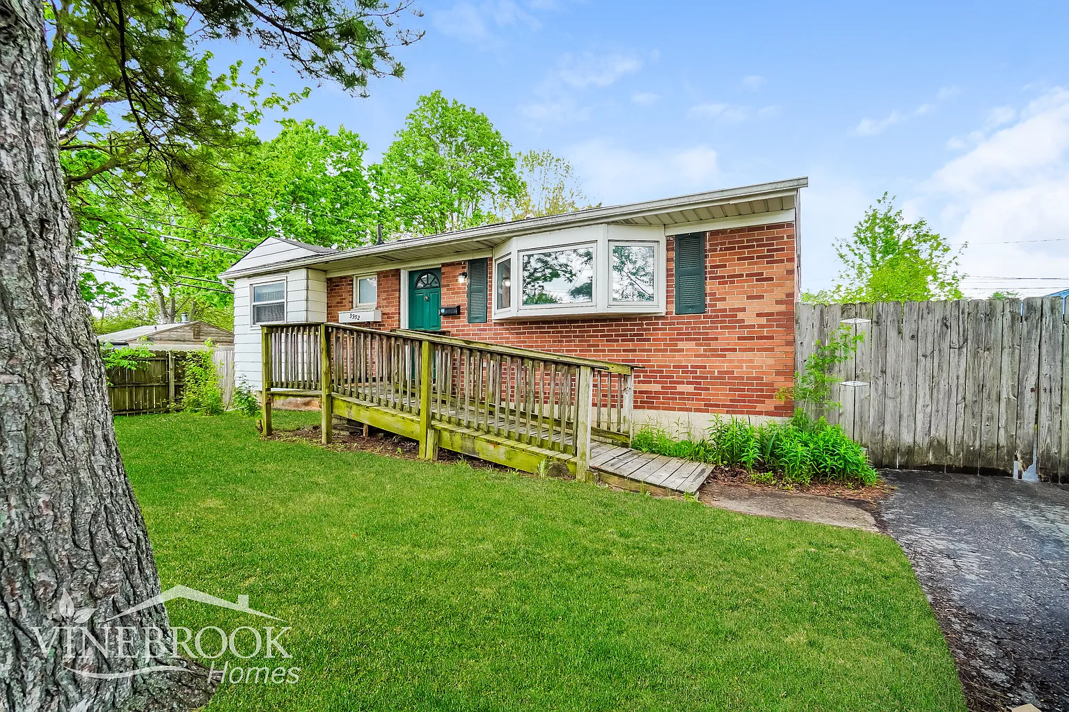 3952 E Livingston Ave photo 1