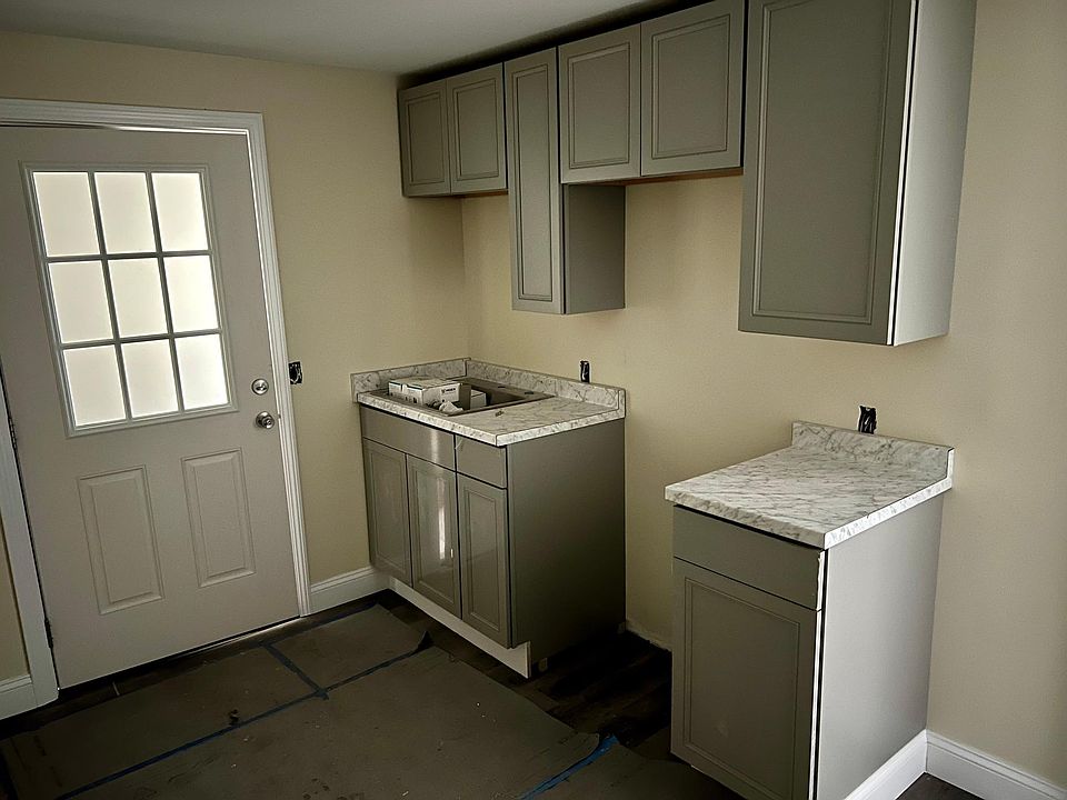 1st image of 171 Essex St #1