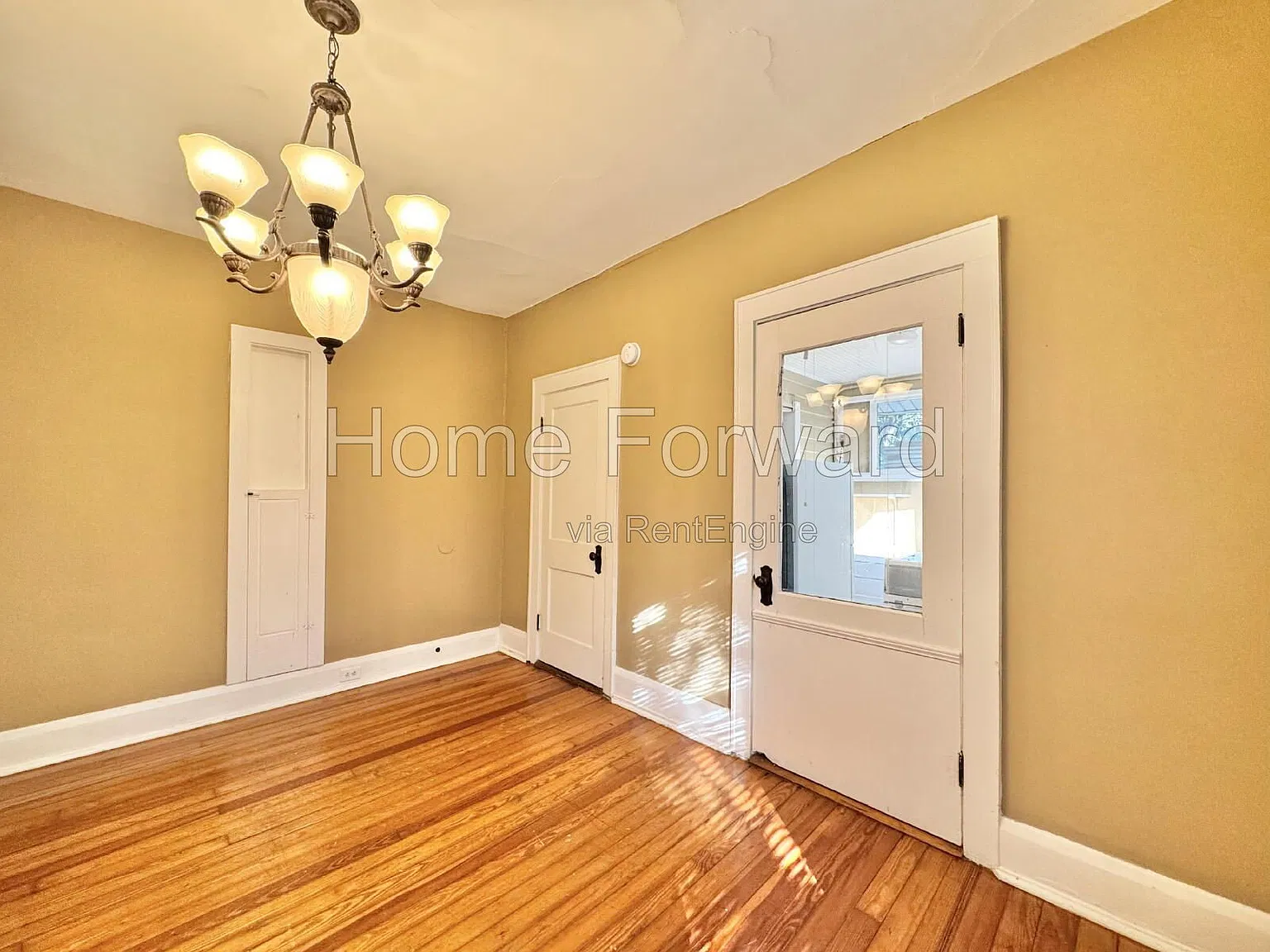3 bed, 1.0 bath, 1538 sqft, $2,300 — Photo 4