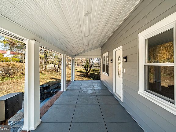 5th image of 700 E Ridley Ave