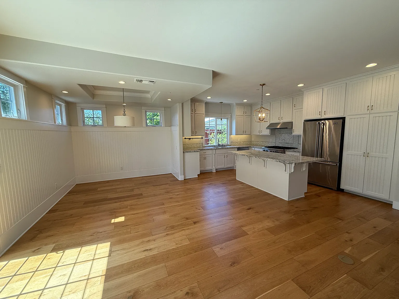 4 bed, 2.5 bath, 2240 sqft, $4,800 — Photo 2