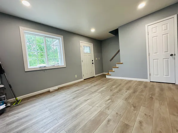 17 Railroad St #13, Whitesboro, NY 13492
