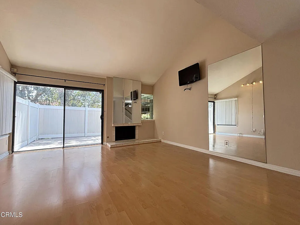 2 bed, 2.5 bath, 1236 sqft, $3,050 — Photo 2