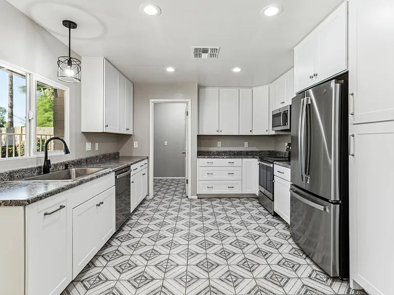 3039 W Glenn Dr — Photo 10
