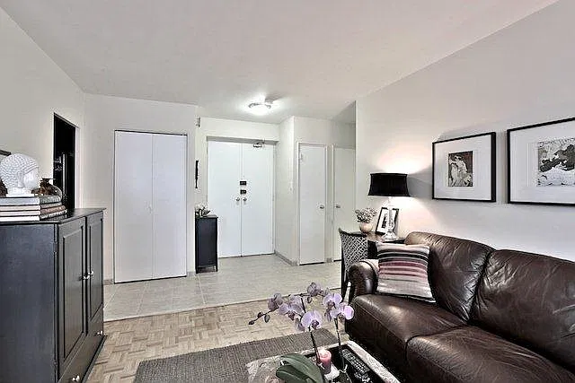 11 Shallmar Blvd — Photo 16