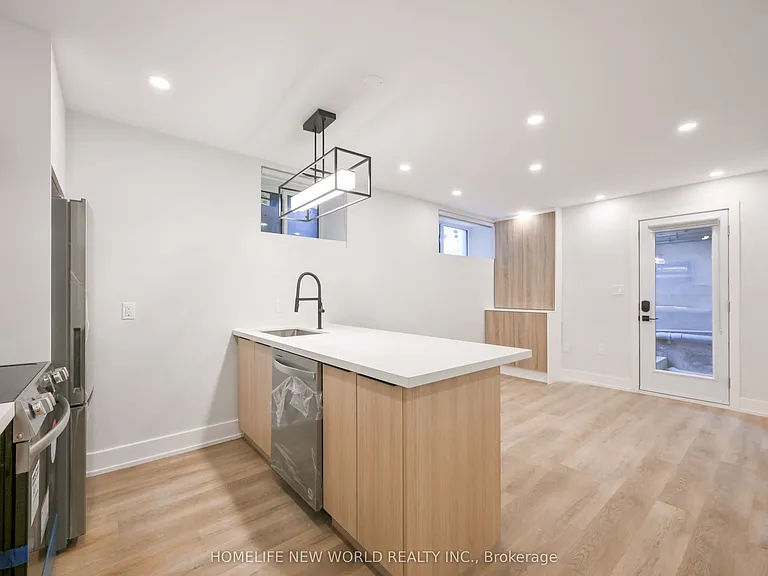 997 Dufferin St #LOWER — Photo 3