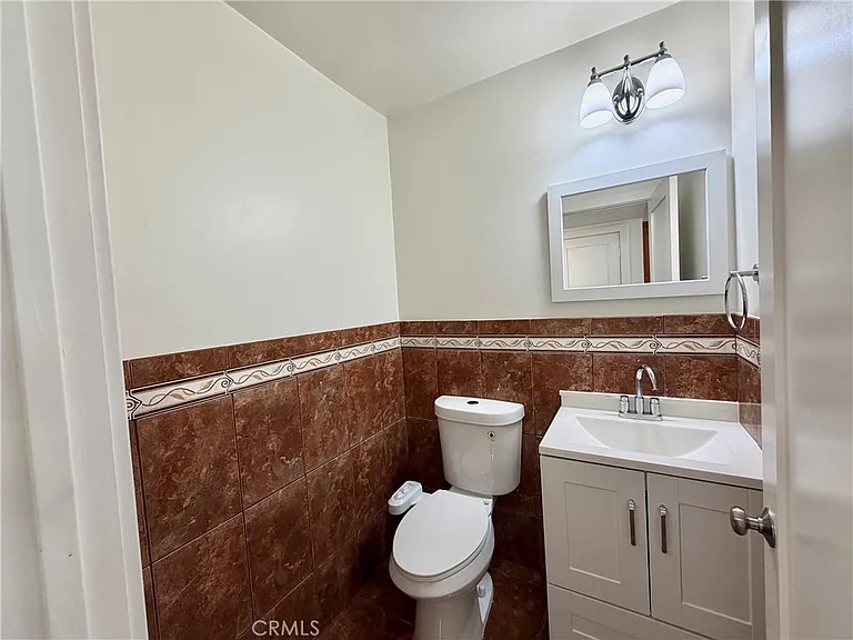 1477 W 20th St #7 — Photo 4