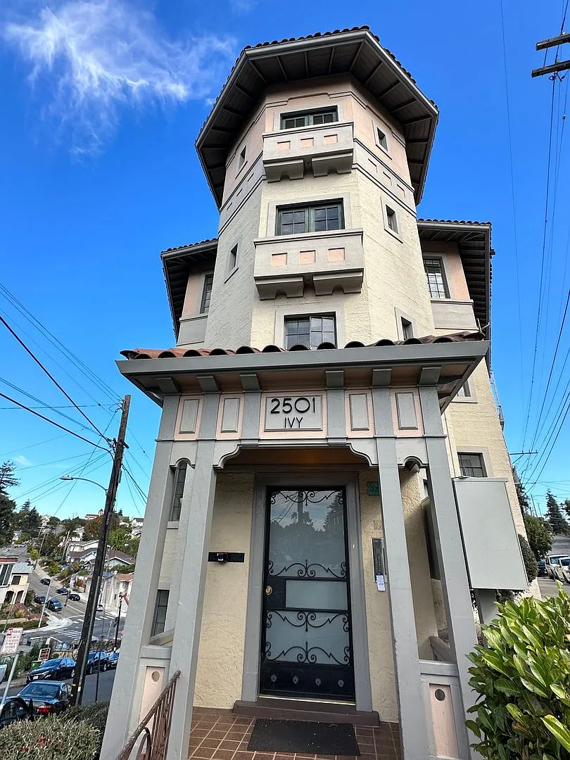 Lantz Building 02 - 2501 Ivy Dr — Photo 2