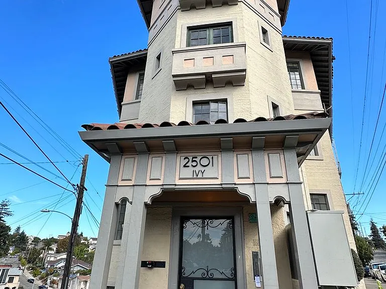Lantz Building 02 - 2501 Ivy Dr — Photo 2