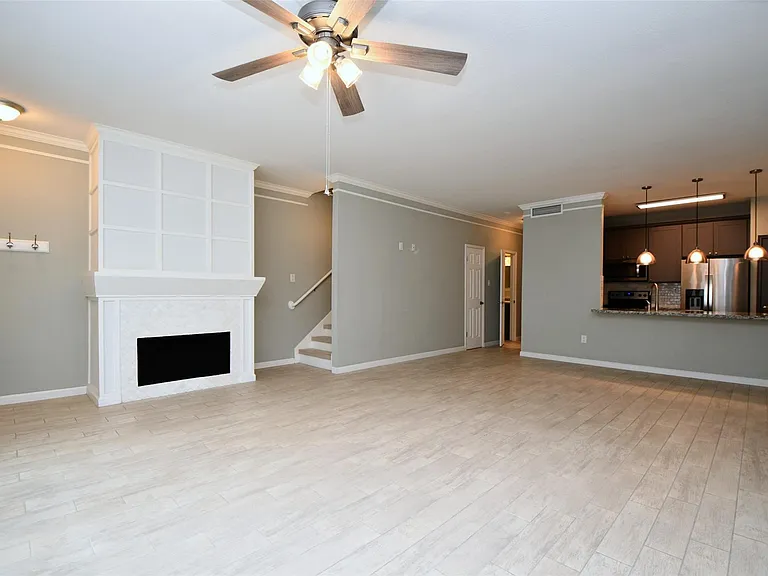 382 Wilcrest Dr — Photo 3
