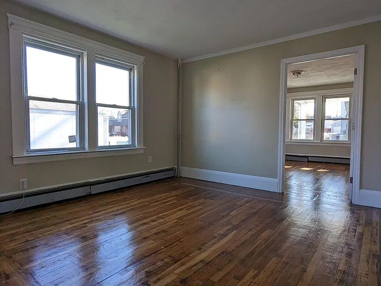 220 Norton St — Photo 6