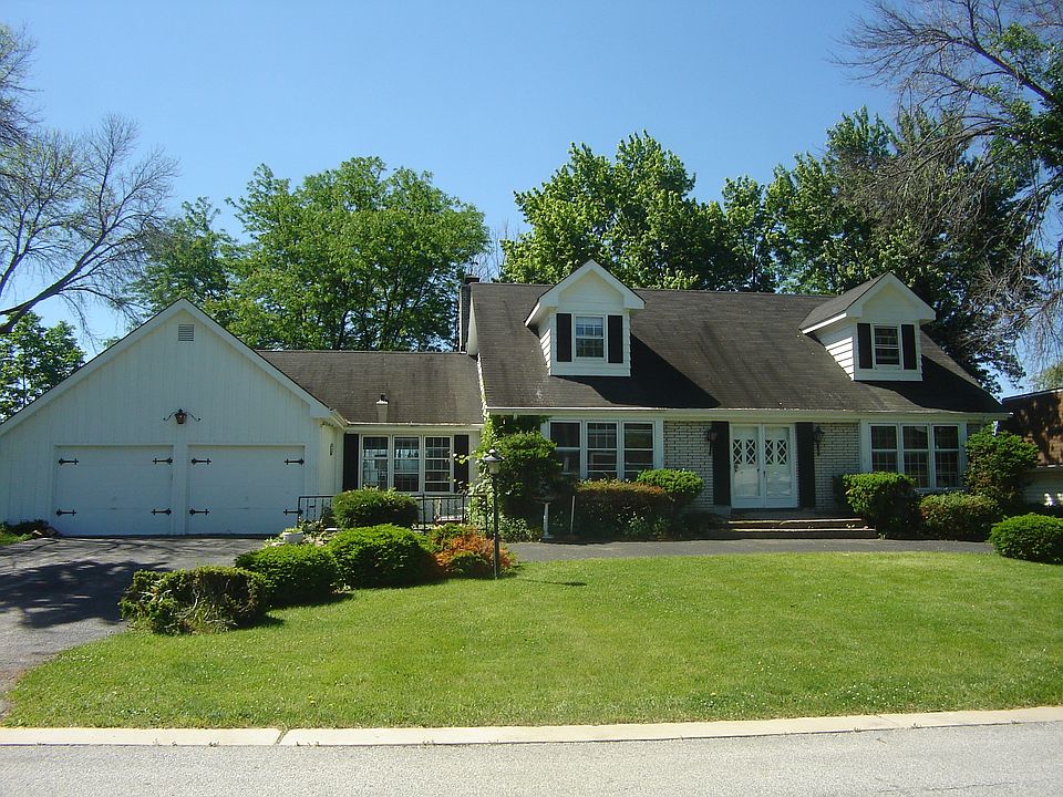 1st image of 225 W Brentwood Dr