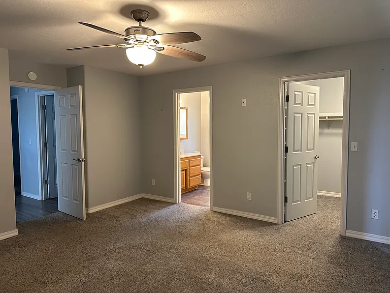 350 Walnut Ln — Photo 16