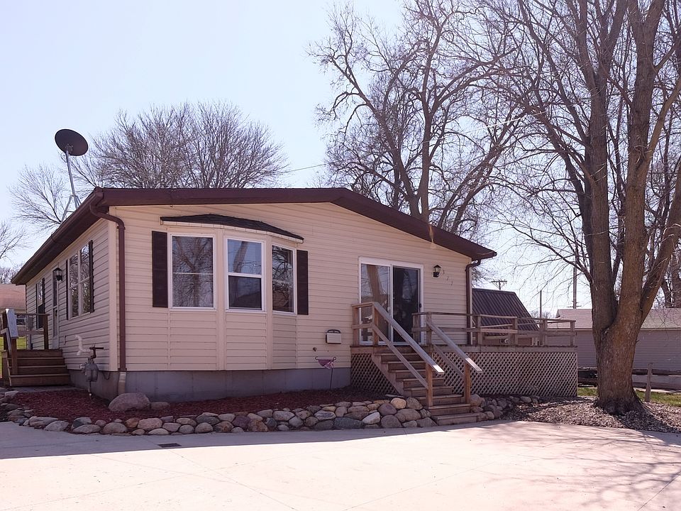 1st image of 377 Lake Dr