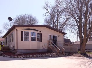 377 Lake Dr, Arnolds Park, IA 51331