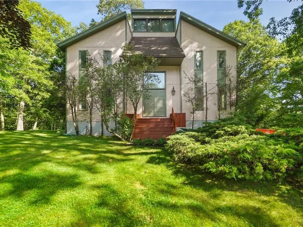 5 Norman Place, Armonk, NY 10504