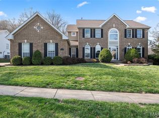 15927 Forest Valley Dr, Ballwin, MO 63021