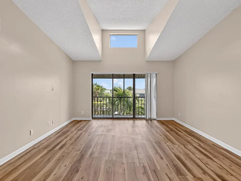 624 Sea Pine Way #B3 — Photo 9