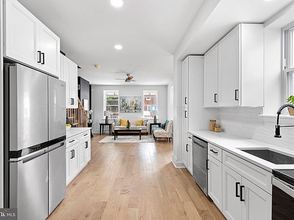 5th image of 1006 N Lombard St