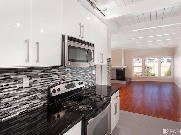 5th image of 2642 Gough St #2654