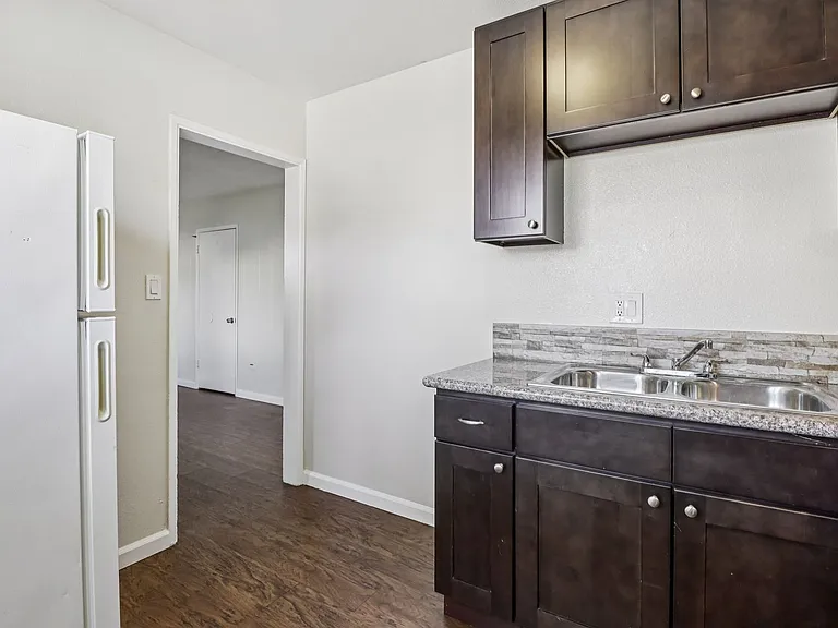 Astro Vista Apartments — Photo 12
