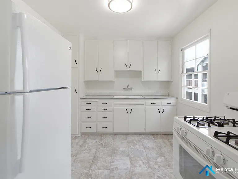 449 N Euclid Ave #G — Photo 5